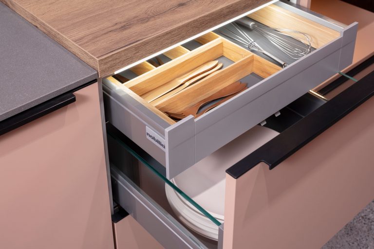 NOBILIA-Kueche-Koralle-mit-Besteckeinsatz-8304
