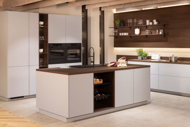 NOBILIA-Lack-Sky-matt-mit-Nussbaum-Milano