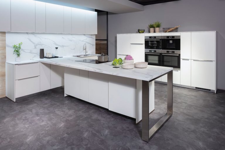 NOBILIA-mit-Thekentisch-Lacklaminat-Weiß-ultramatt,-Marmoroptik-7647